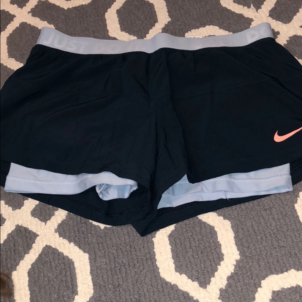LARGE. Nike women shorts